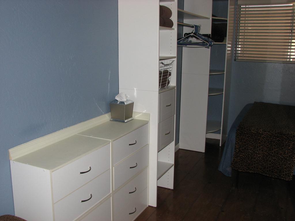 Cottonwood Hotel Room photo