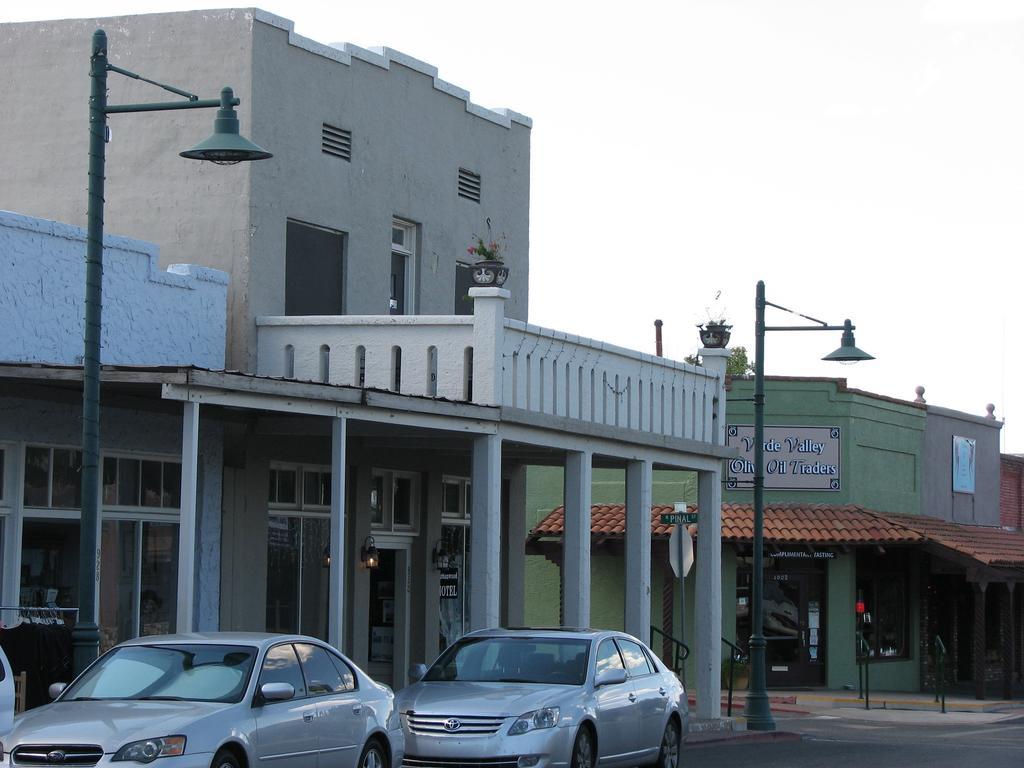 Cottonwood Hotel Exterior photo