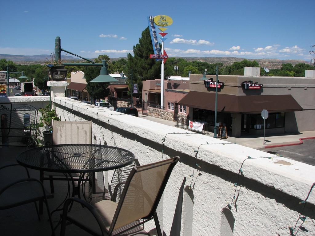 Cottonwood Hotel Exterior photo