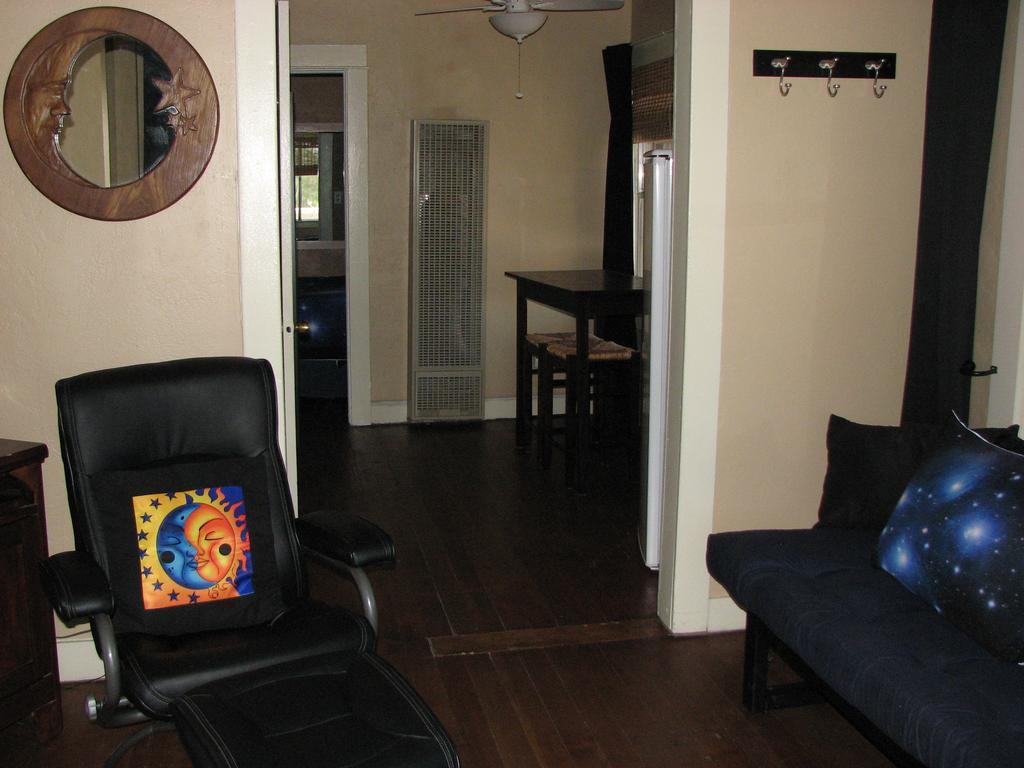 Cottonwood Hotel Room photo
