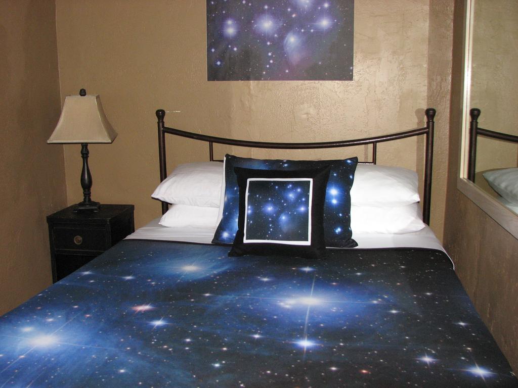 Cottonwood Hotel Room photo