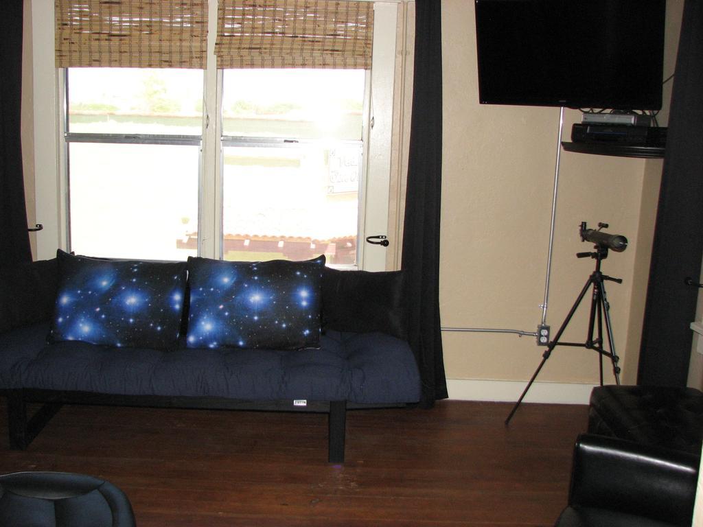 Cottonwood Hotel Room photo